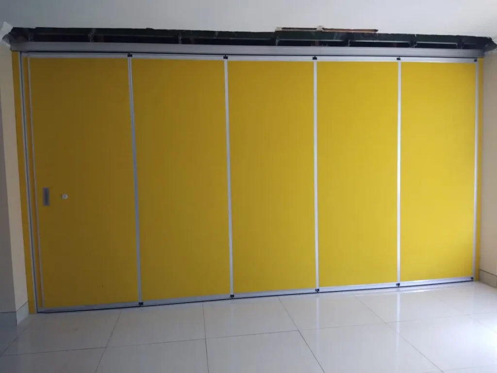 partisi geser sorepa , partisi movable wall, partisi geser, partisi ruangan, pireki, partisi kelas, partisi sekolah, partisi kampus,
