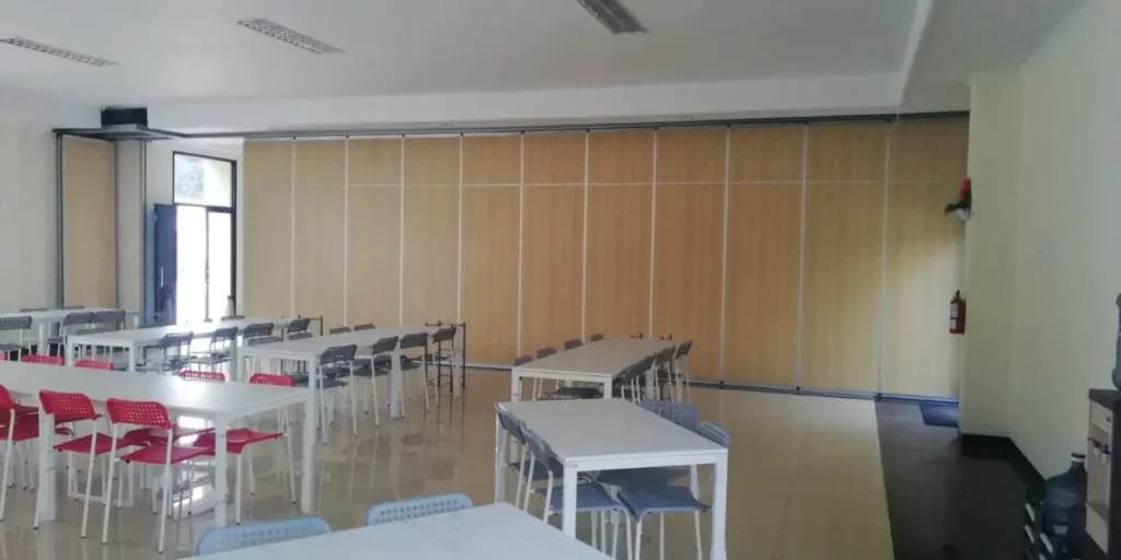 partisi geser sorepa , partisi movable wall, partisi geser, partisi ruangan, pireki, partisi kelas, partisi sekolah, partisi kampus,