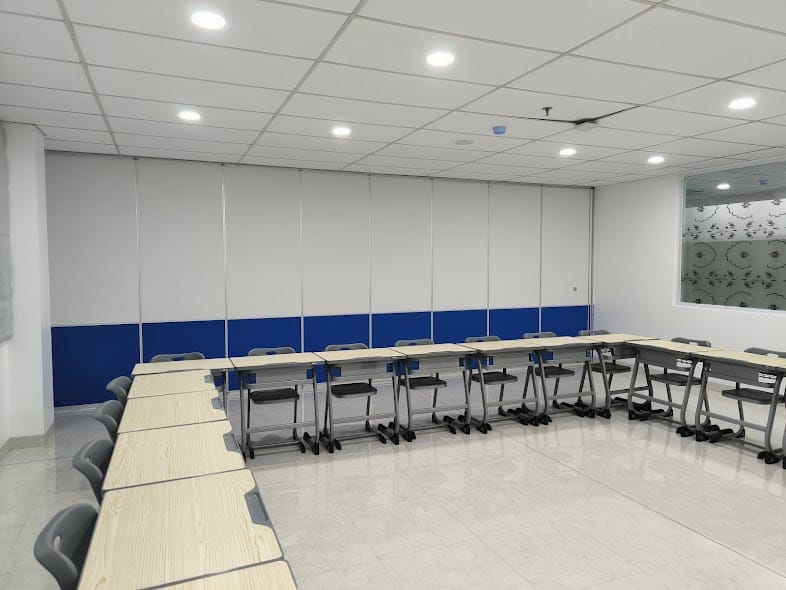 Pintu Partisi Geser Lipat Penyekat Ruangan