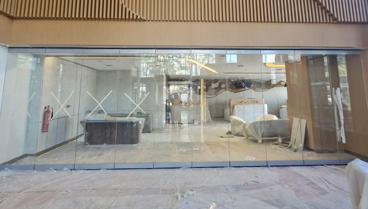 Partisi Kaca Sliding Frameless Tempered